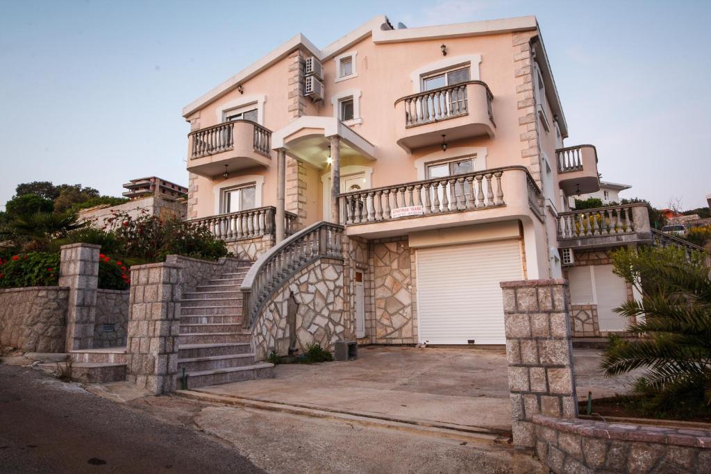 Apartments Klara - Five-Bedroom Apartment With Terrace And Sea View