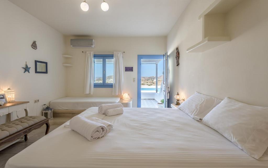 Posteľ alebo postele v izbe v ubytovaní Blu Suites and Studios