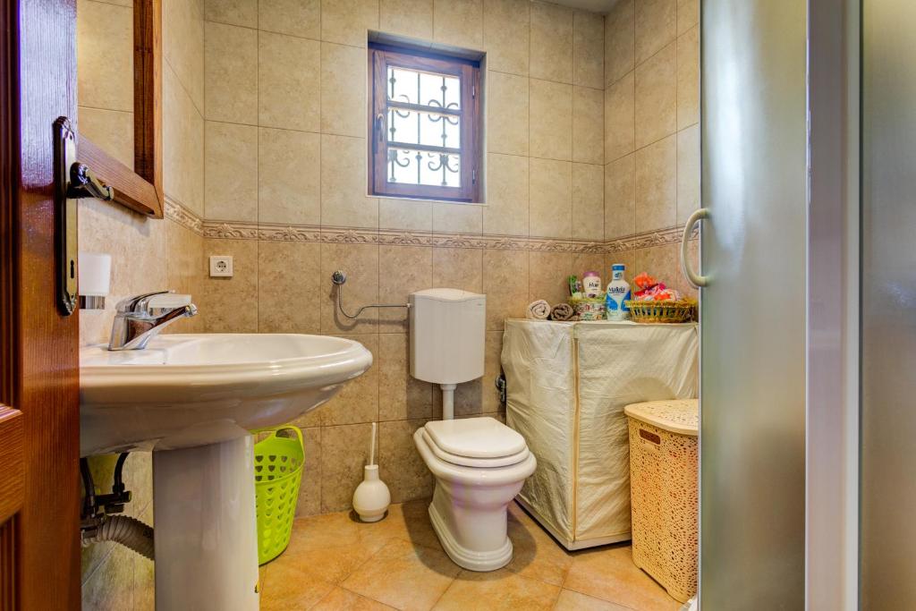 Koupelna v ubytování Etno Villa Mokanji