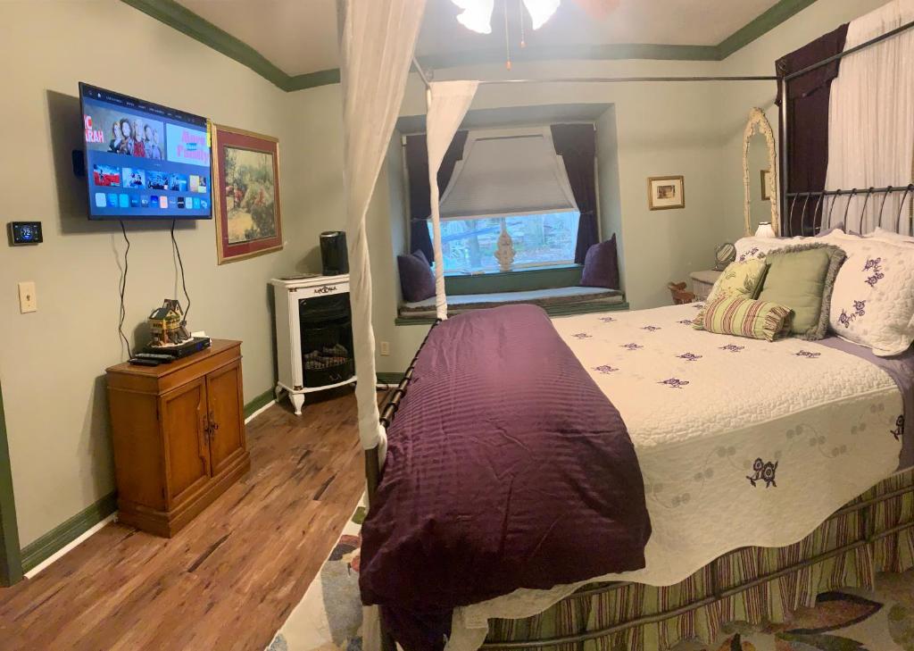 Lamb's Rest Inn - Queen Room With Garden View