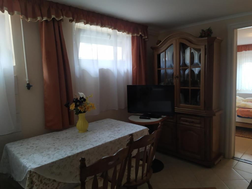 A television and/or entertainment centre at Ildiko Appertements