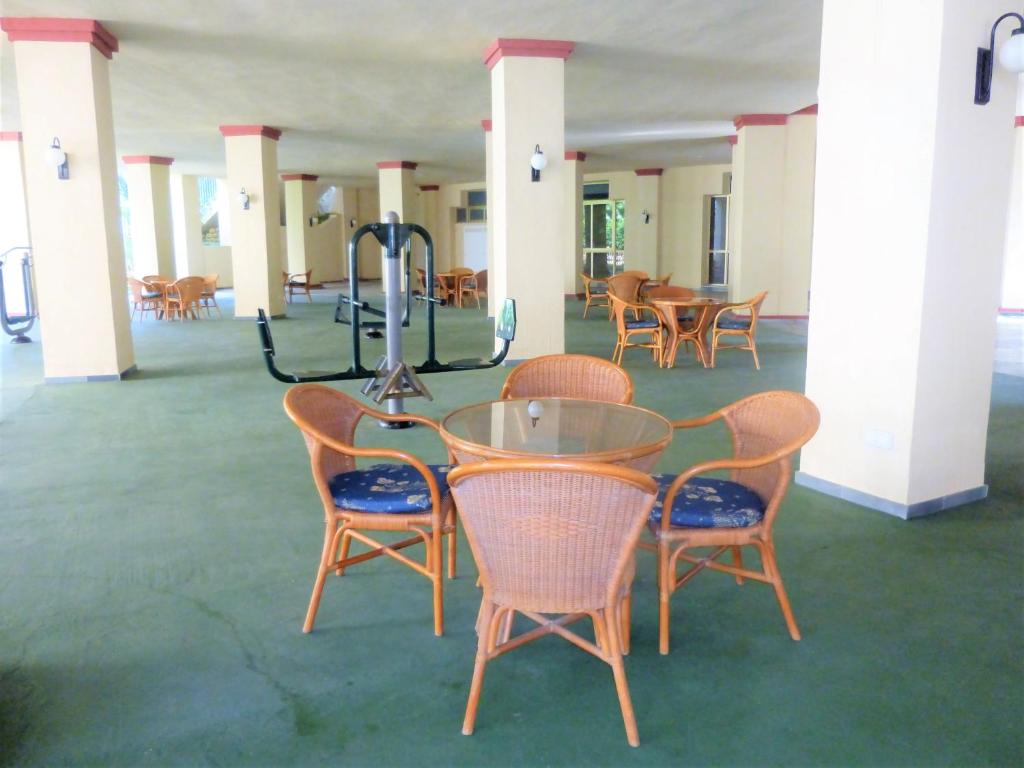 Posilňovňa alebo fitness centrum v ubytovaní Romana Playa Marbella Vistas al Mar