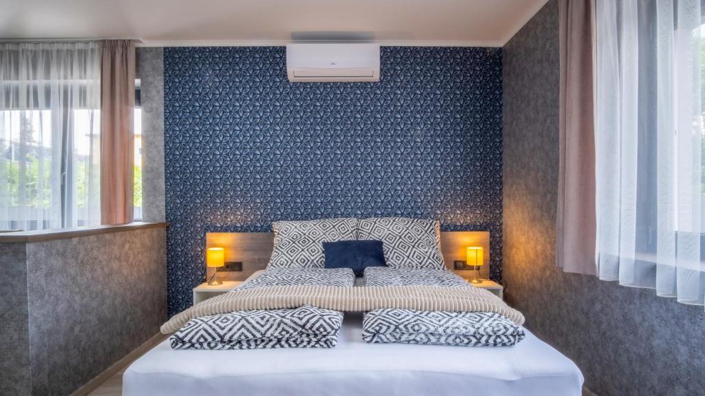 Łóżko lub łóżka w pokoju w obiekcie MyFlat Premium Resort