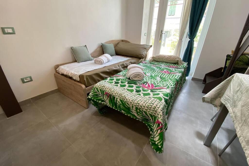 Łóżko lub łóżka w pokoju w obiekcie New Agriloft 4 Palms clima, giardino e Wi-Fi a 50 mt dal mare