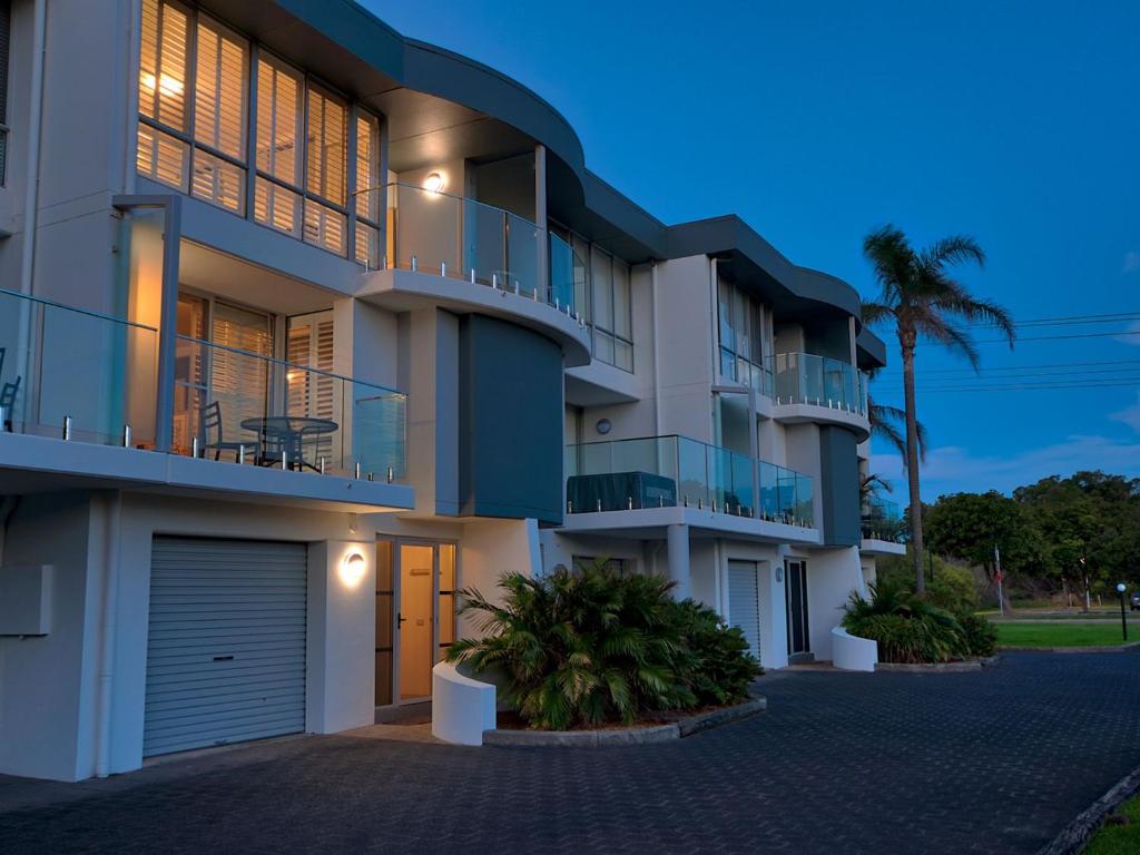 a large apartment building with its lights on at Barefoot 7 Fabulous Fingal Bay in Fingal Bay