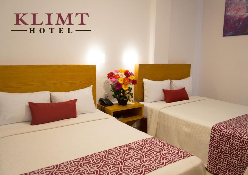 Postel nebo postele na pokoji v ubytování Hotel Klimt