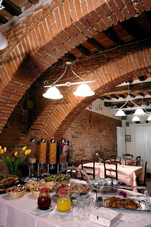 a kitchen with a table with food on it at Hotel Di Stefano in Pisa