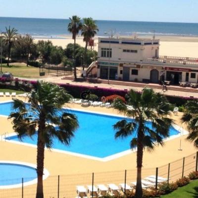 Bazén v ubytovaní Atico en Primera Linea de Playa con Vistas al Mar 3 dormitorios Pleno Centro de Isla Canela alebo v jeho blízkosti
