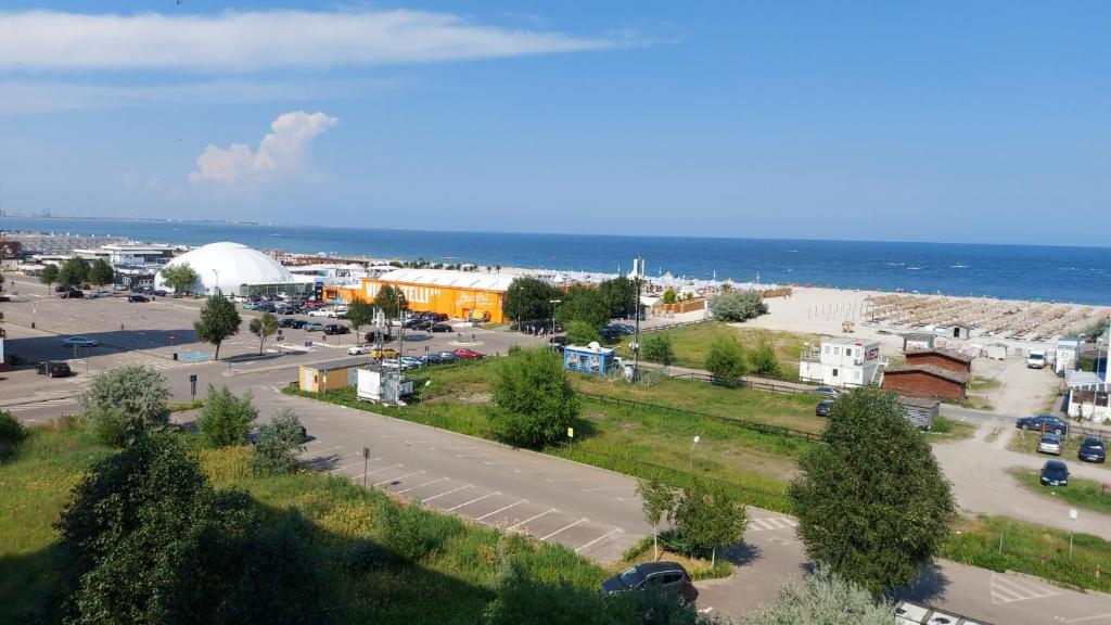an aerial view of a city with the ocean at Mamaia Summerland Seaview in Mamaia