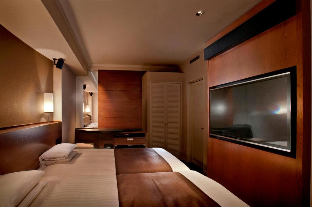 Postel nebo postele na pokoji v ubytování Hakata Excel Hotel Tokyu