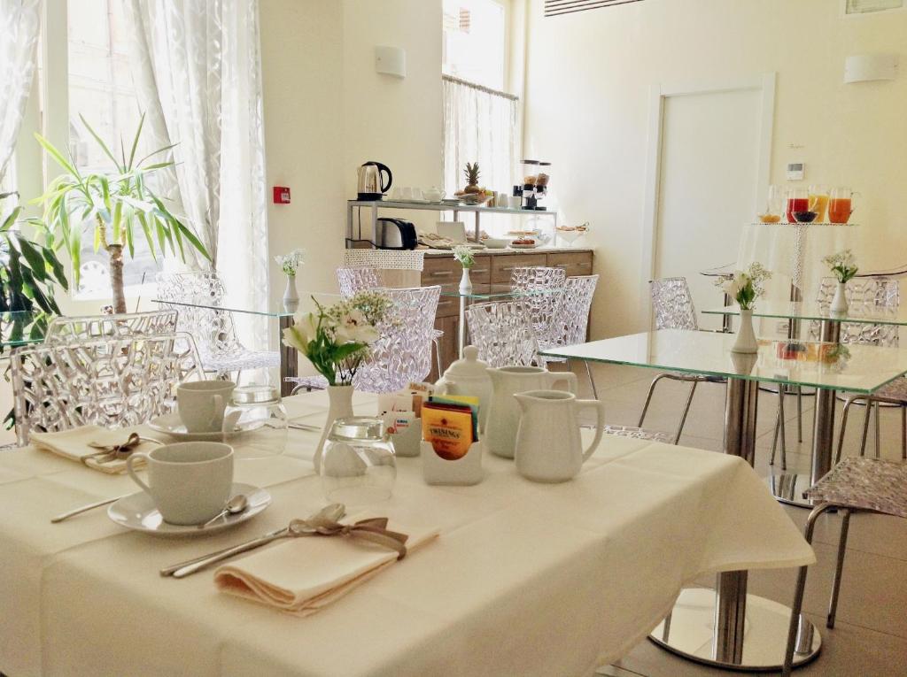 Příslušenství pro přípravu čaje a kávy v ubytování Palazzo Ruschioni Boutique Hotel