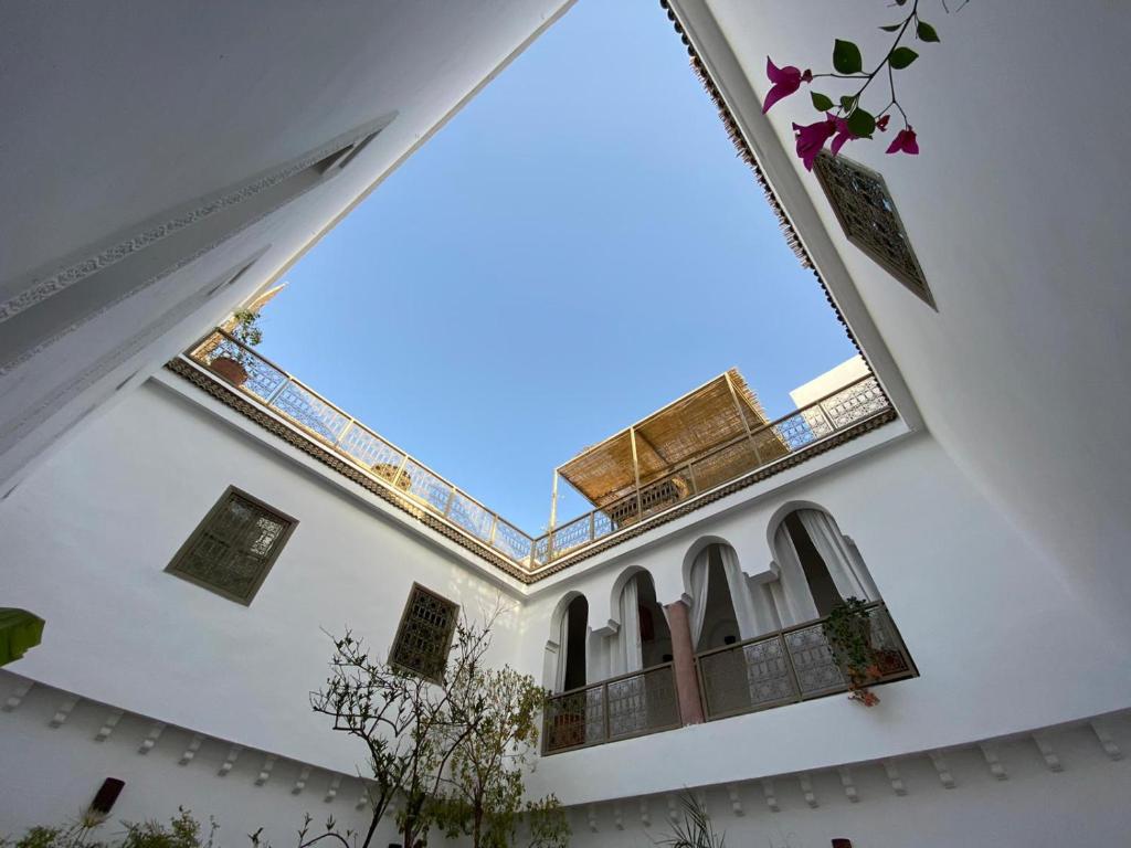 Budova, kde se riad nachází