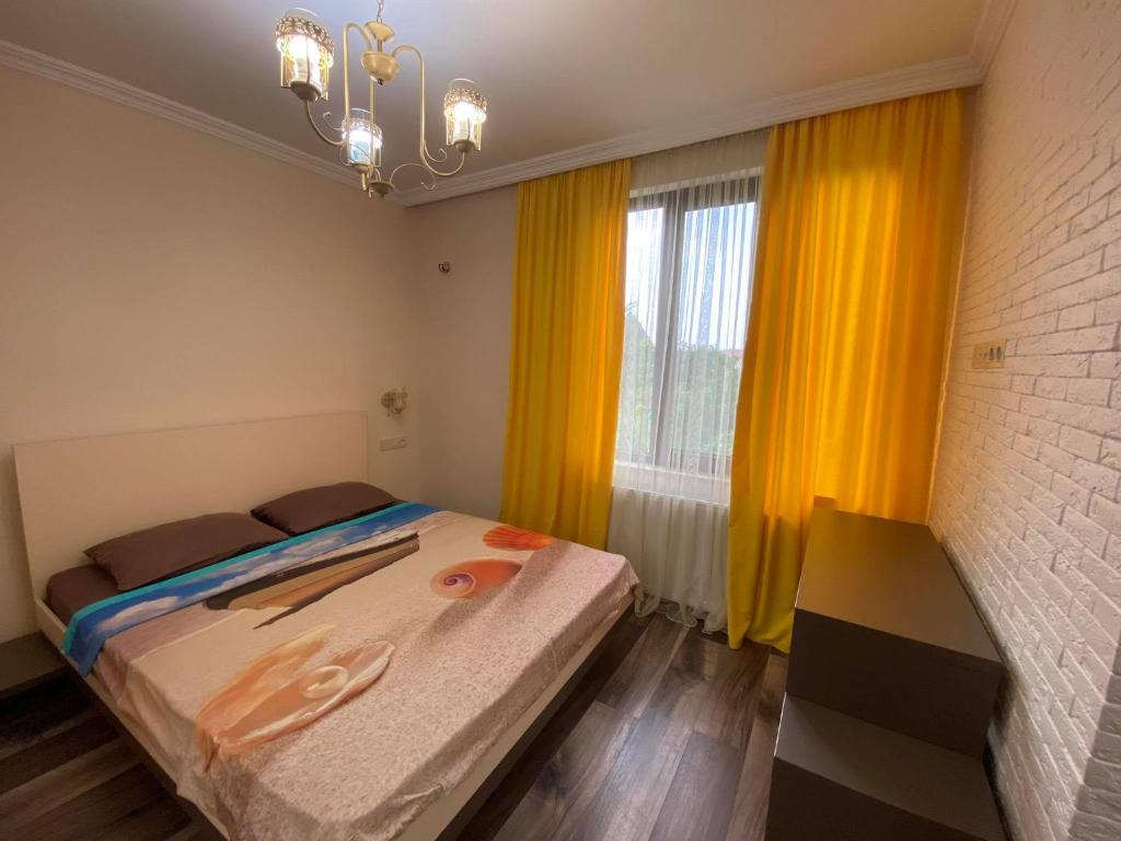 Кровать или кровати в номере Lucky Guest House in Batumi