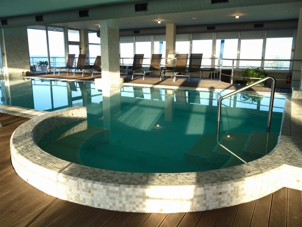 Бассейн в Bibione Palace Hotel или поблизости