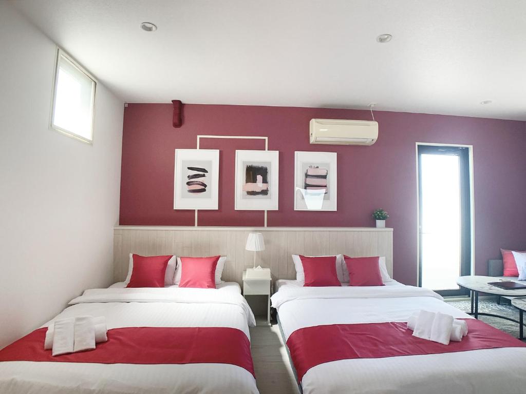 Postel nebo postele na pokoji v ubytování Bar & Hotel Colors MIYAJIMA