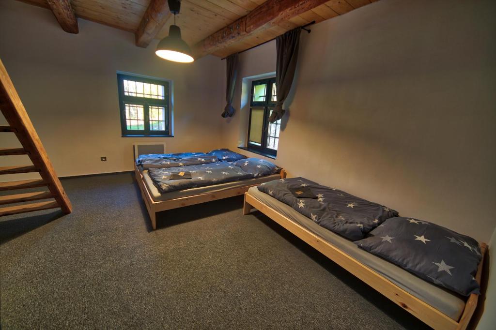 Postel nebo postele na pokoji v ubytování Pivovar Mlýn