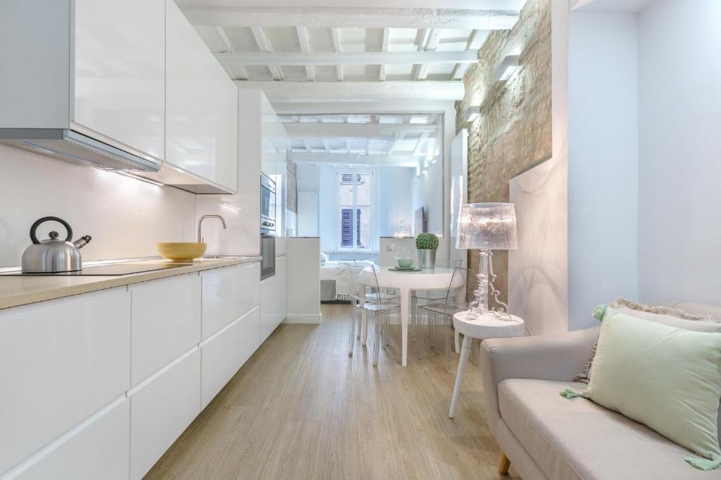 Kuchyňa alebo kuchynka v ubytovaní Ferrara Mayr White Apartment