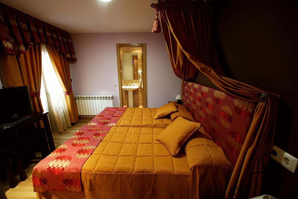 Postel nebo postele na pokoji v ubytování Posada Real La Yensula