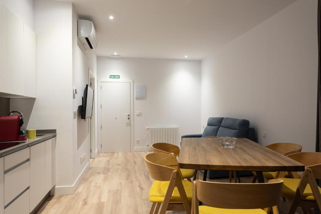 A kitchen or kitchenette at APARTAMENTOS ARRIET