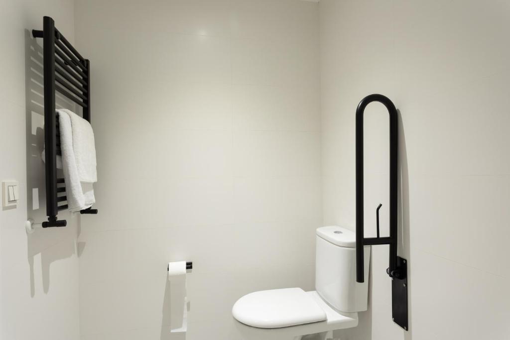 A bathroom at APARTAMENTOS ARRIET