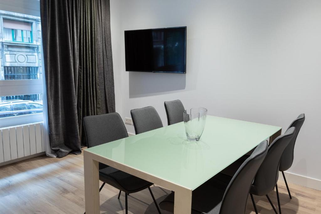 A television and/or entertainment centre at APARTAMENTOS ARRIET