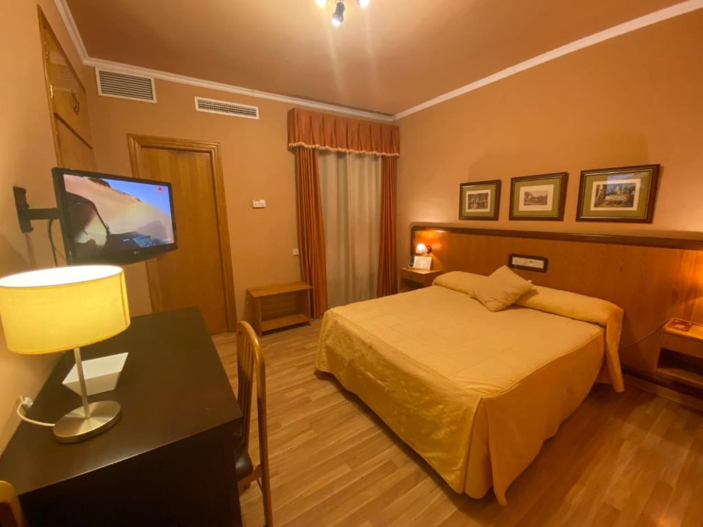 A bed or beds in a room at Hotel Don Juan