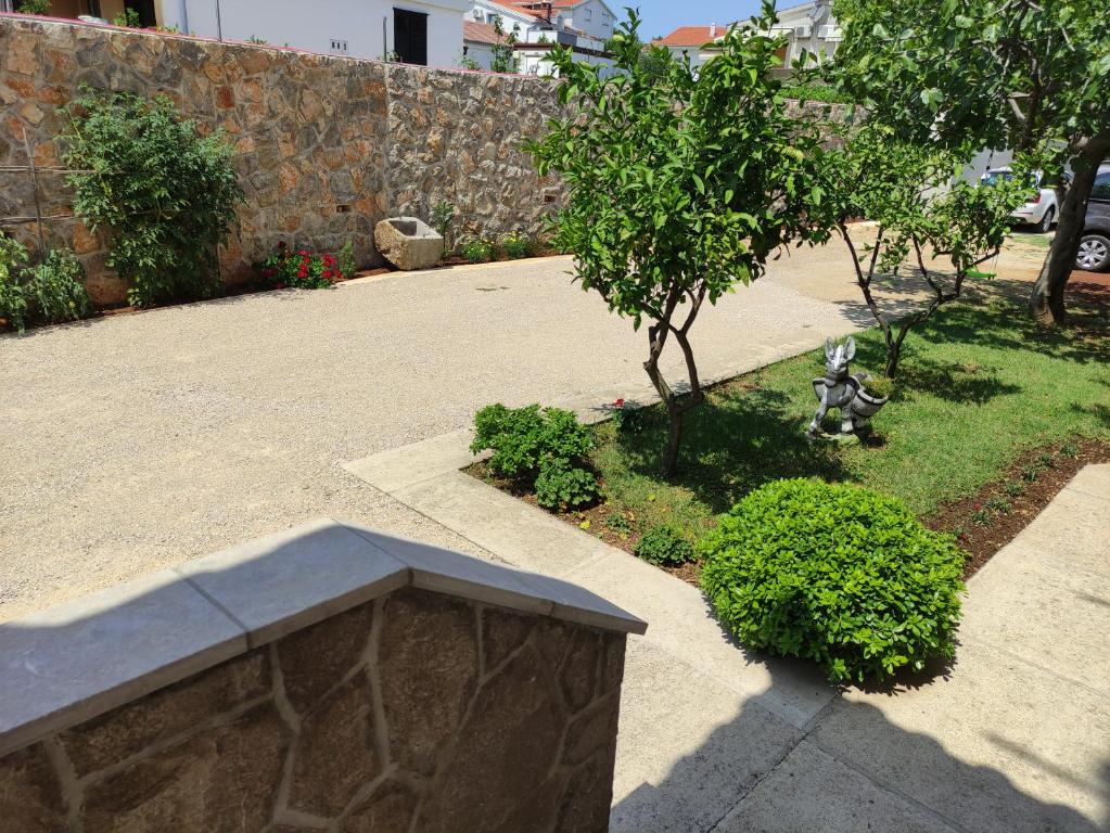 Vonkajšia záhrada v ubytovaní Apartment Veglia