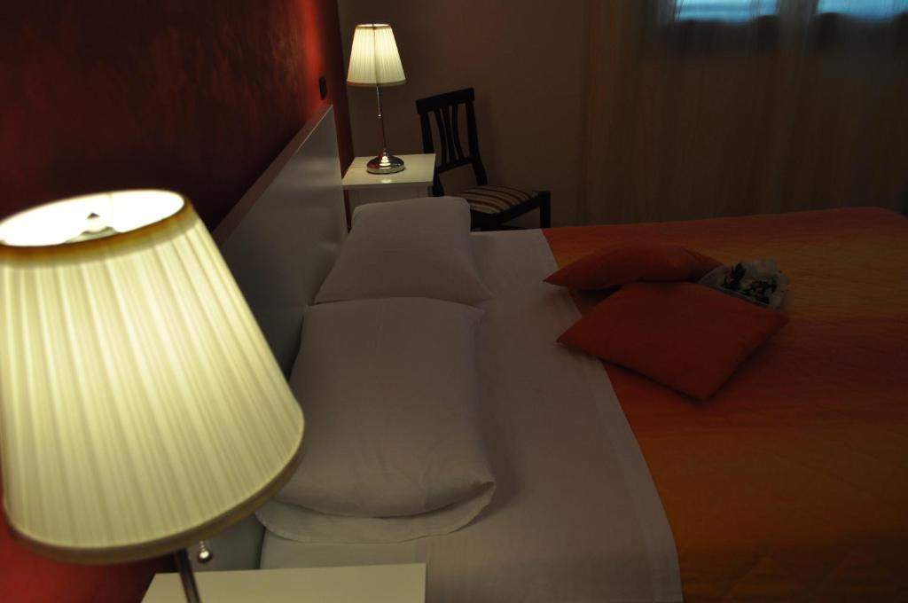 A bed or beds in a room at 7 Contrade