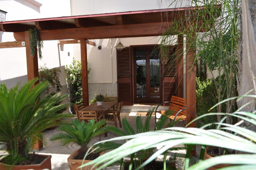 A garden outside 7 Contrade