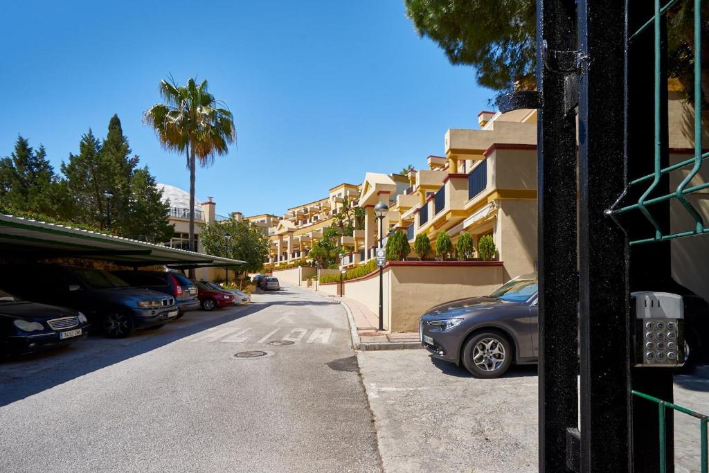 The surrounding neighborhood or a neighborhood close to Az apartmant