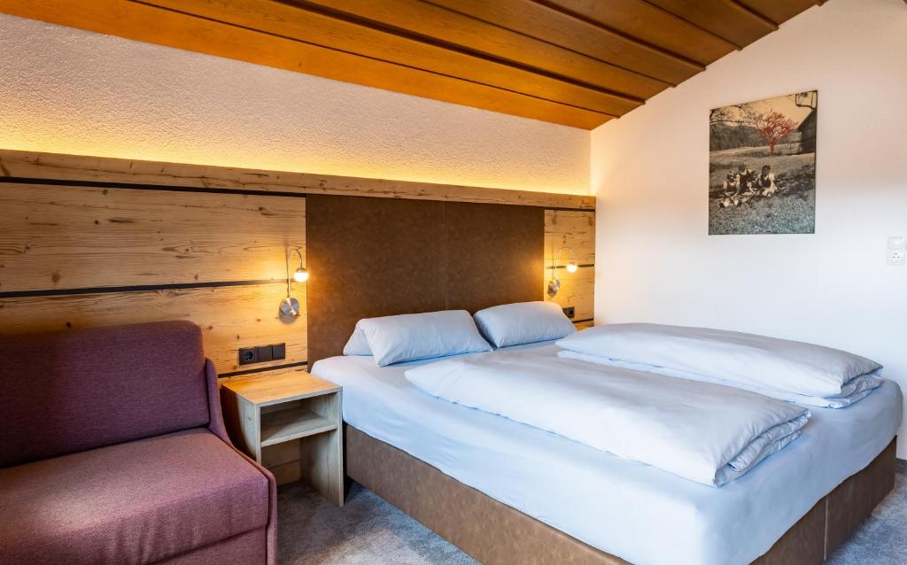 Posteľ alebo postele v izbe v ubytovaní Kinderhotel Lärchenhof