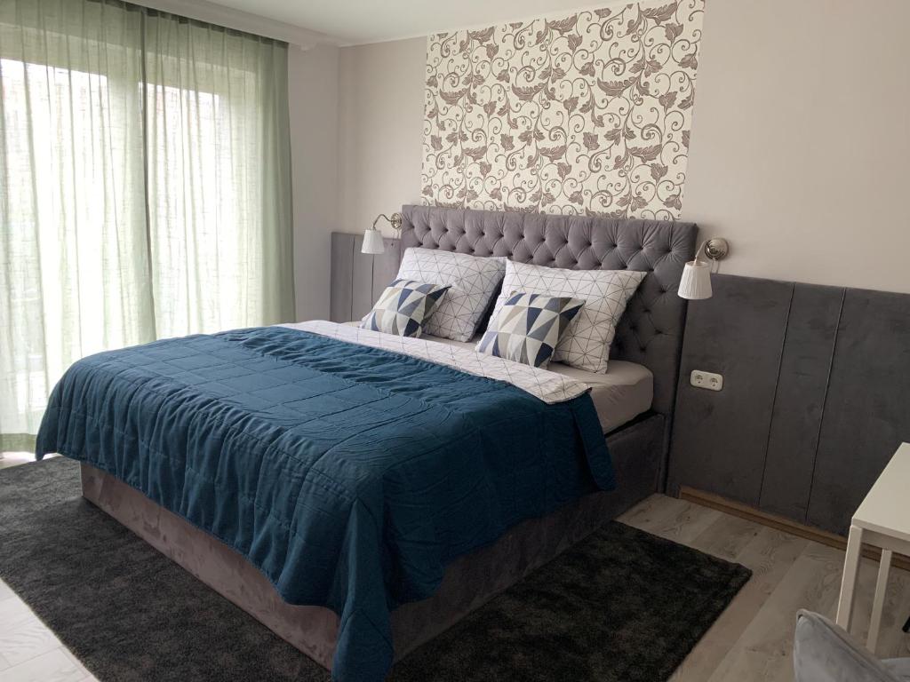 Voodi või voodid majutusasutuse Hollik Apartmanház toas