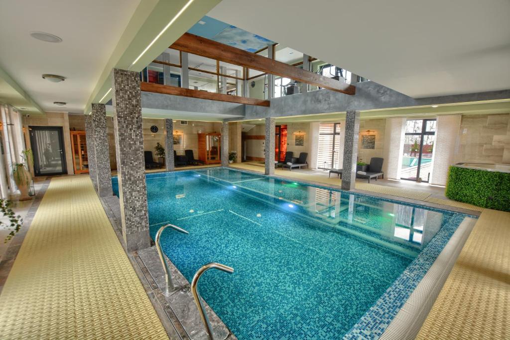an indoor pool in a house with a swimming pool at EDEN Rajskie Spa in Rajskie Sakowczyk