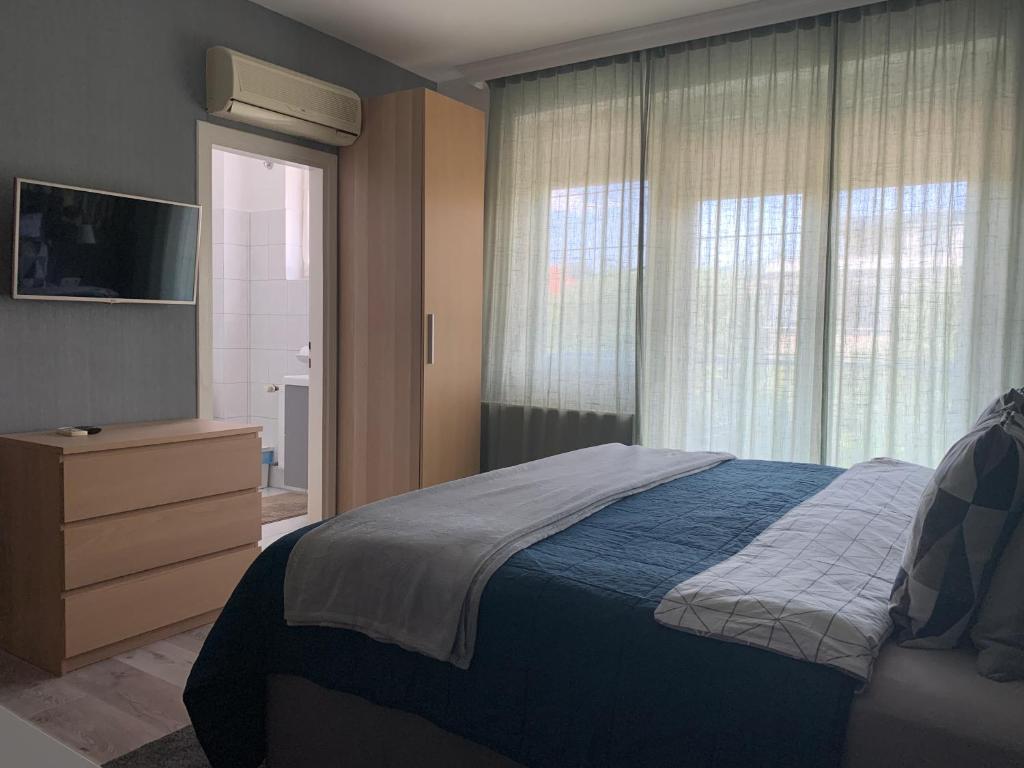 Voodi või voodid majutusasutuse Hollik Apartmanház toas