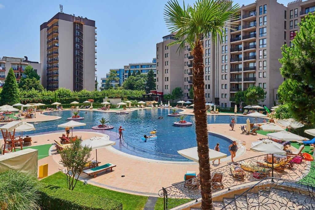 Freedom Beach Apartment with pool, gym and FREE transfer