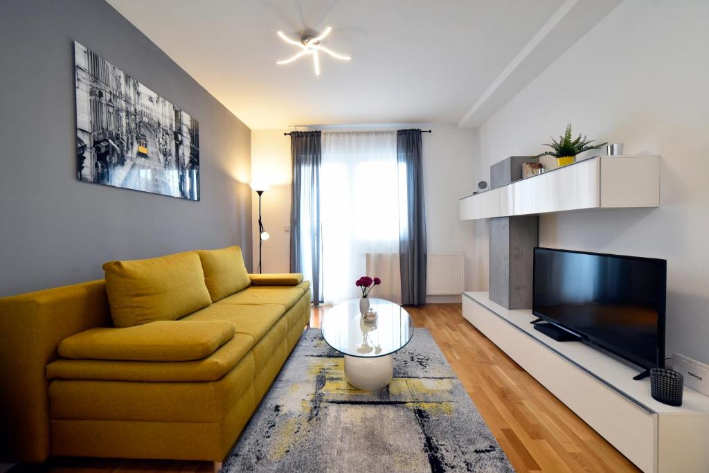 First Class Apartment - Modern Stay with Parking