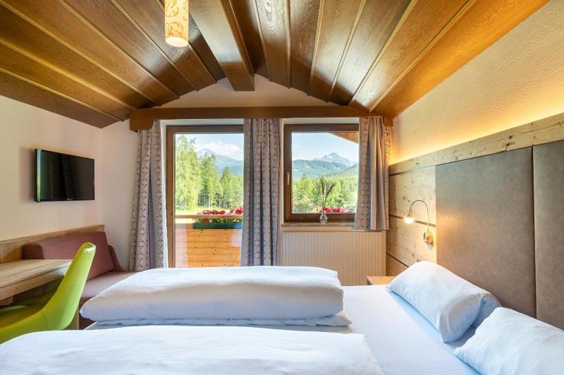 Posteľ alebo postele v izbe v ubytovaní Kinderhotel Lärchenhof