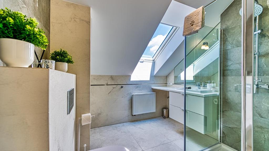 Apartamenty Centrum - Wyszyńskiego 9 by Royal Aparts - 12