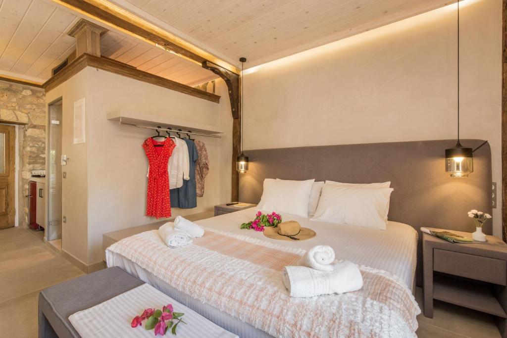 Stone Suites at Lefkada's Old Port - Suite De Lujo