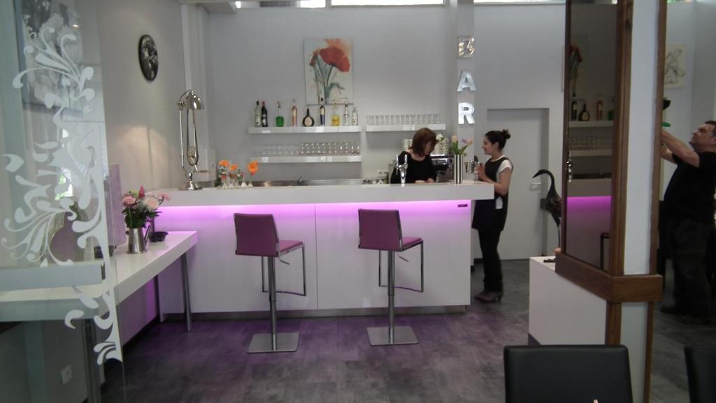 Lounge nebo bar v ubytování Hôtel des Pays Bas