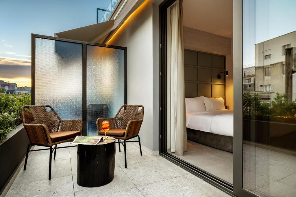 Bob W Akadimia Athens - Resim 1