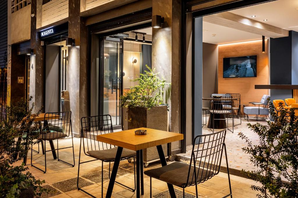 Bob W Akadimia Athens - Resim 3