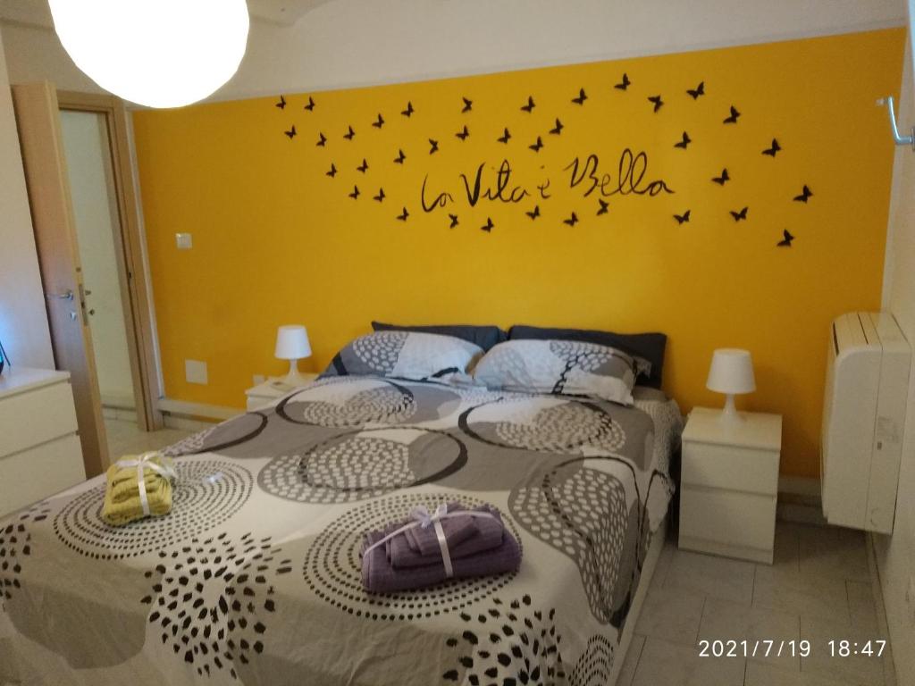 a bedroom with a bed with black stars on the wall at Casa Gardel in Casalecchio di Reno