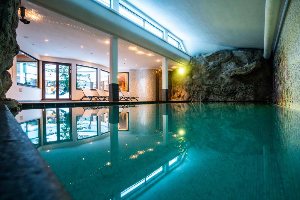 Bazén v ubytování Hotel Antares nebo v jeho okolí
