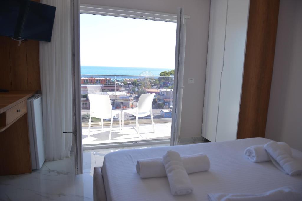 Postel nebo postele na pokoji v ubytování Hotel Margjokaj