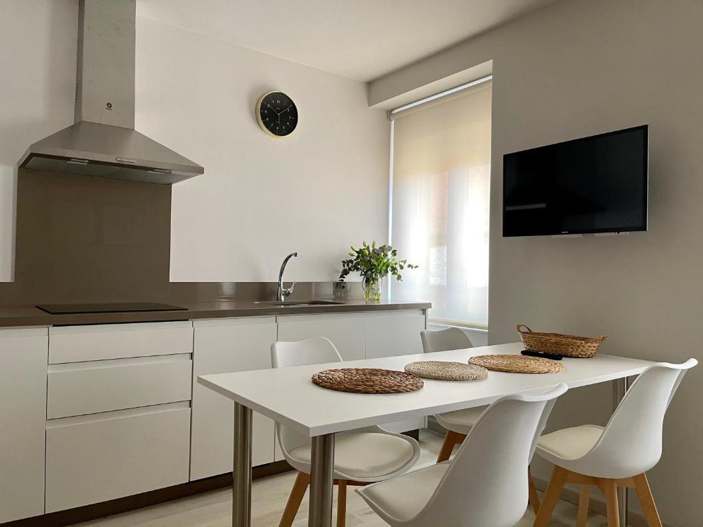 Kuchyň nebo kuchyňský kout v ubytování Apartamentos Puertas del Orbigo