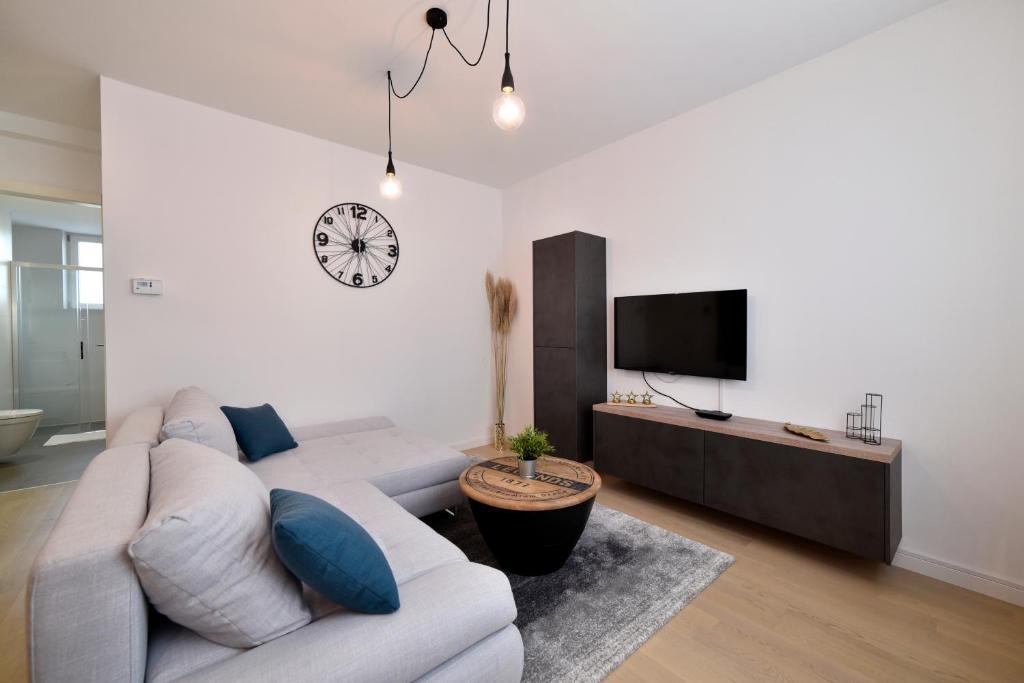 Telewizja i/lub zestaw kina domowego w obiekcie On Time Apartment