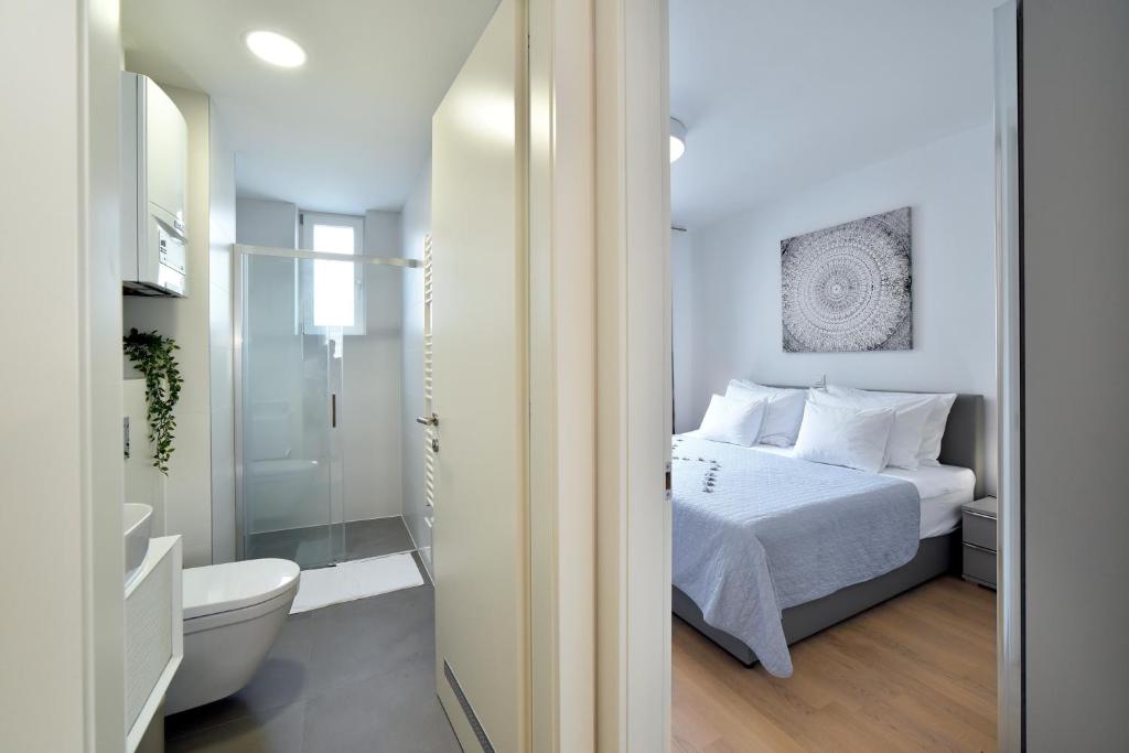 Łóżko lub łóżka w pokoju w obiekcie On Time Apartment