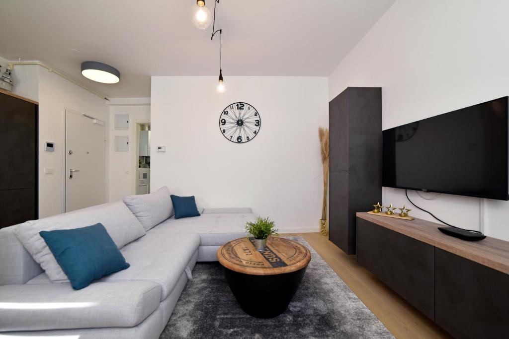 Telewizja i/lub zestaw kina domowego w obiekcie On Time Apartment