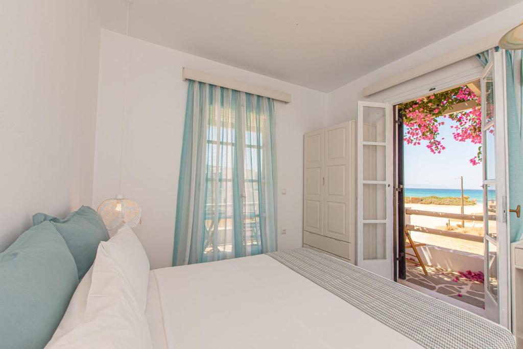 A bed or beds in a room at Studios Strouvalis